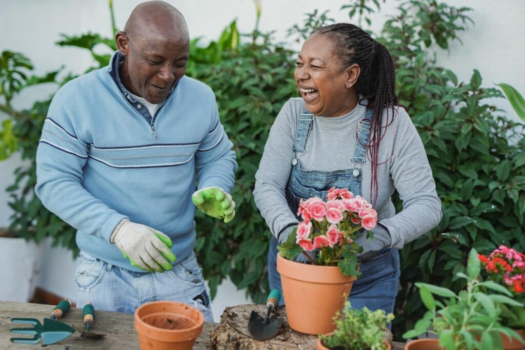 couple enjoying the benefits of gardening for seniors
