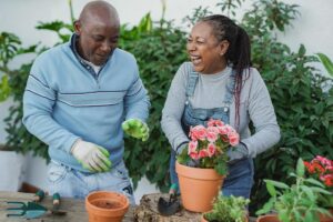 couple enjoying the benefits of gardening for seniors